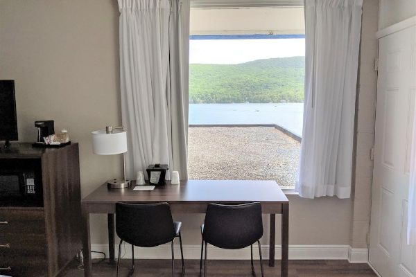 Hotel Tahoe Resort on Lake George
